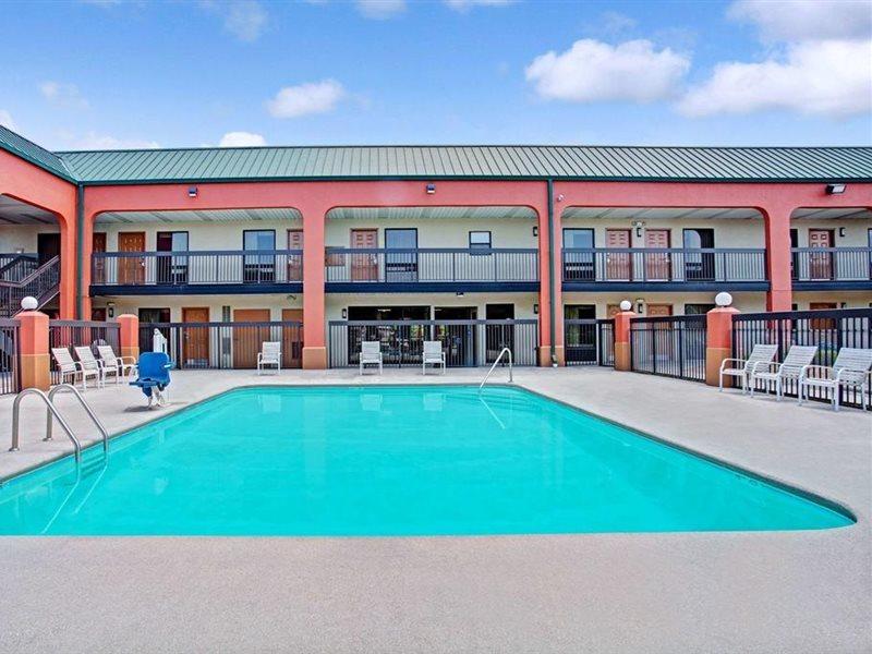 Super 8 By Wyndham Knoxville East Exteriér fotografie